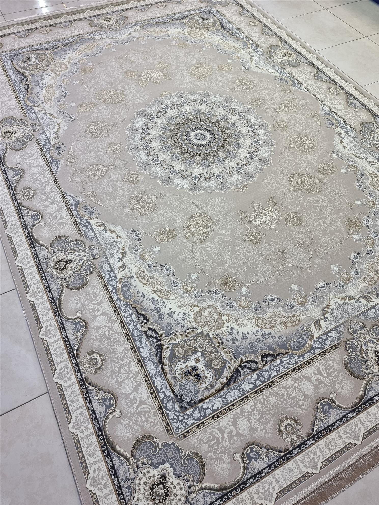 معراج صدفی برجسته